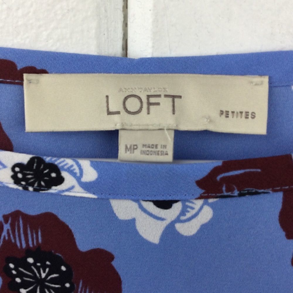 LOFT Baby Blue Floral Button Cuff Blouse - MP‎ - Picture 2 of 12